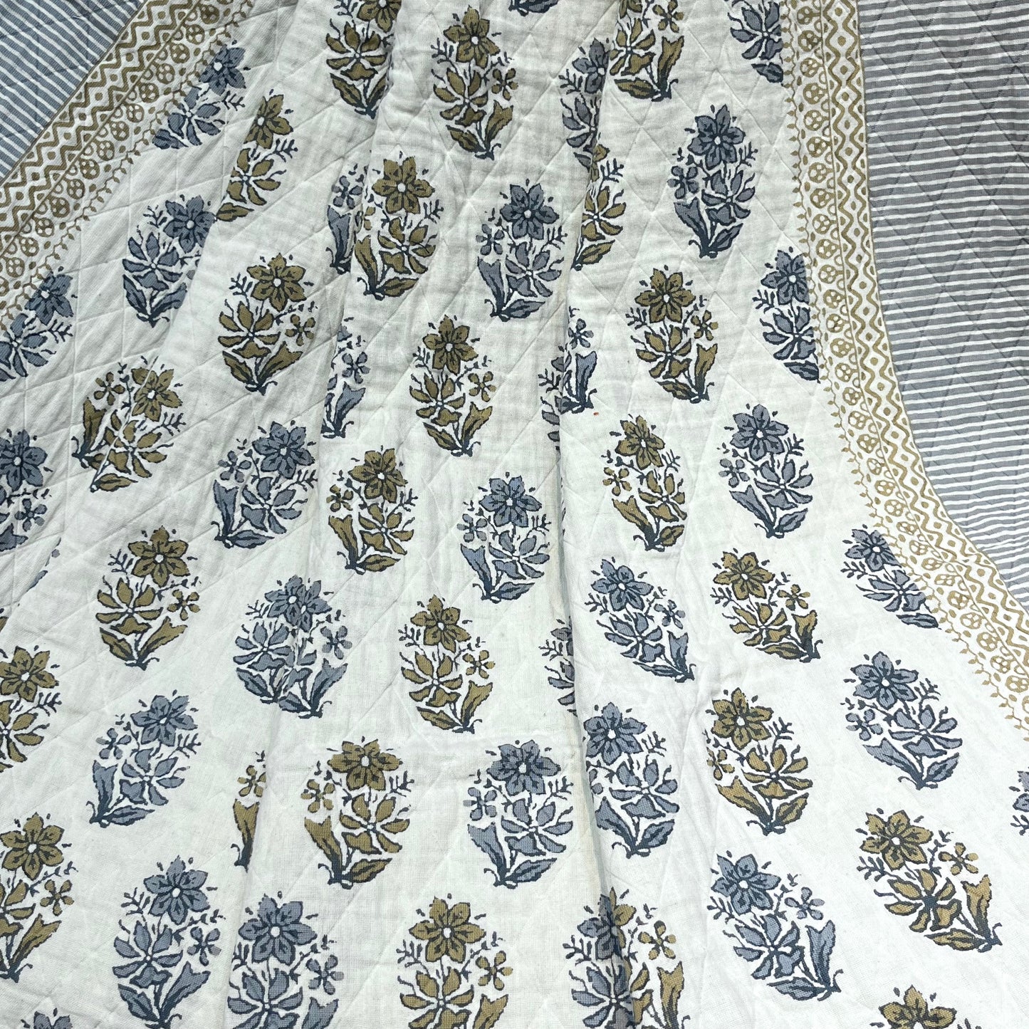 Effortless Floral Cotton Sofa Throw