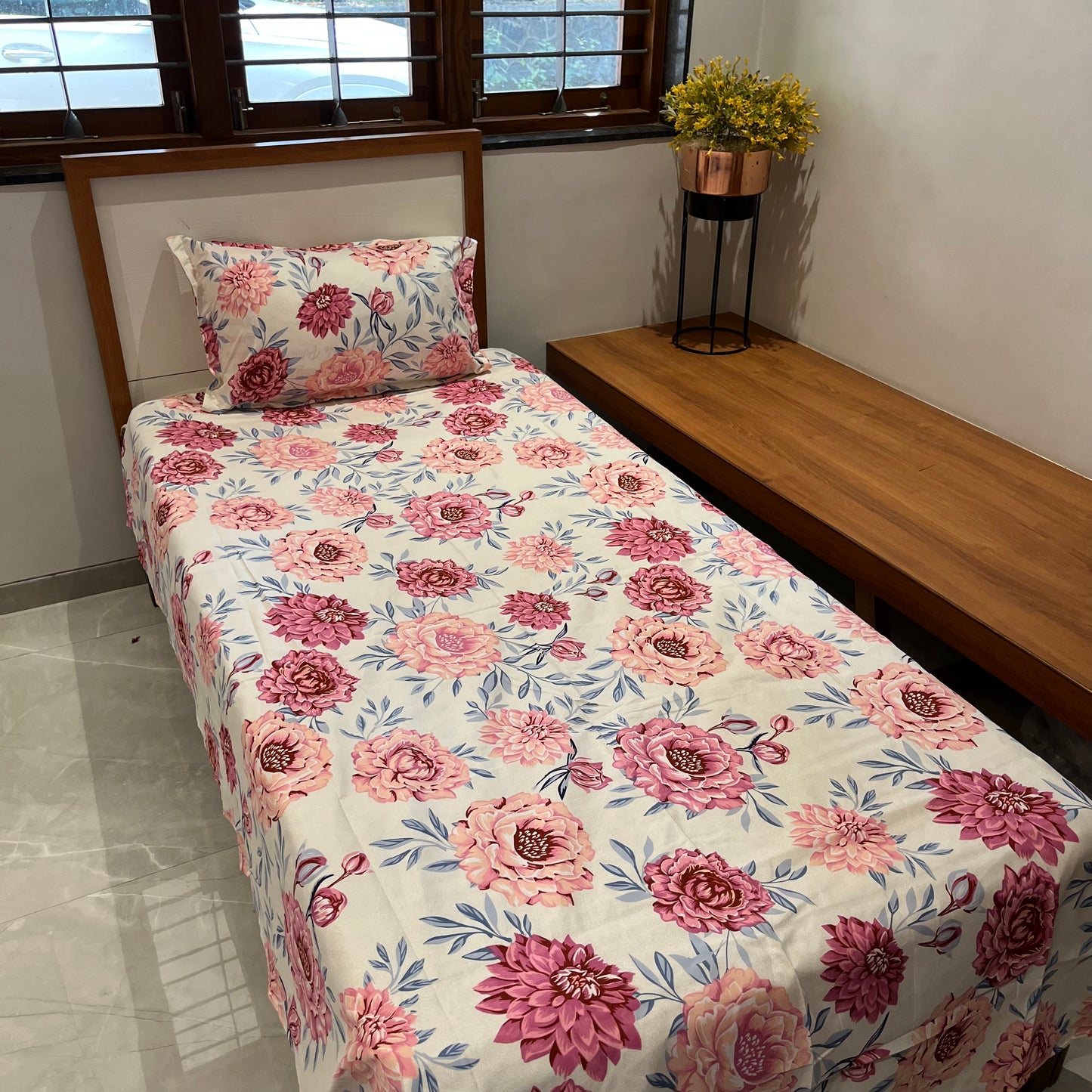 Glace Cotton Pink Floral Bedsheet